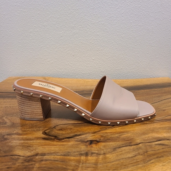 Valentino Soul Rockstud Slide Heeled Mule Sandal in Poudre - Picture 8 of 12